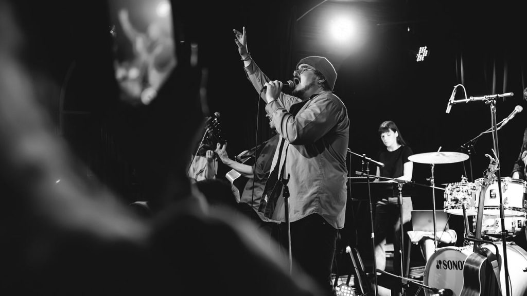 Concert, stage, band — The Role of Eat-and-Run Verification in Preventing Fraudulent Sites